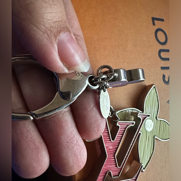 Louis Vuitton bijoux Fleur Charm - Picture 2 of 4